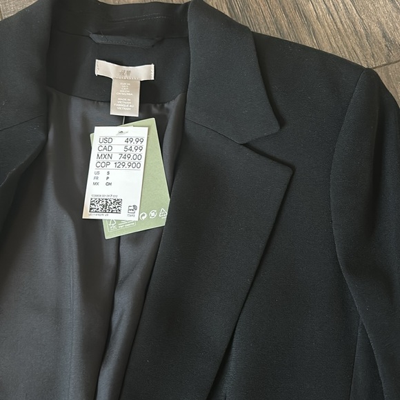 Slimming black H&M blazer. - Picture 4 of 4